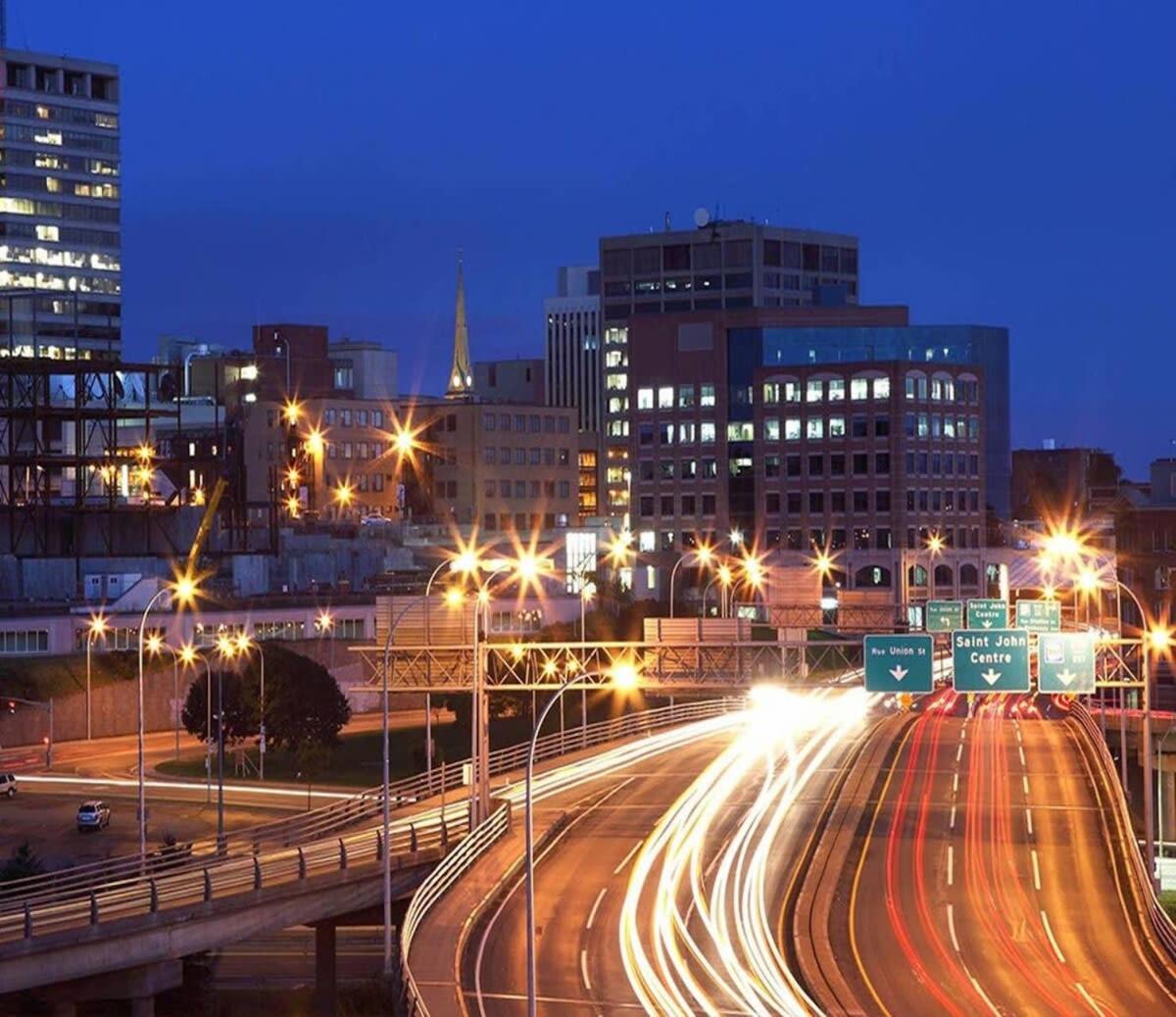 Premium Condo Heart Of Uptown Location Parking Coffee Saint John Buitenkant foto