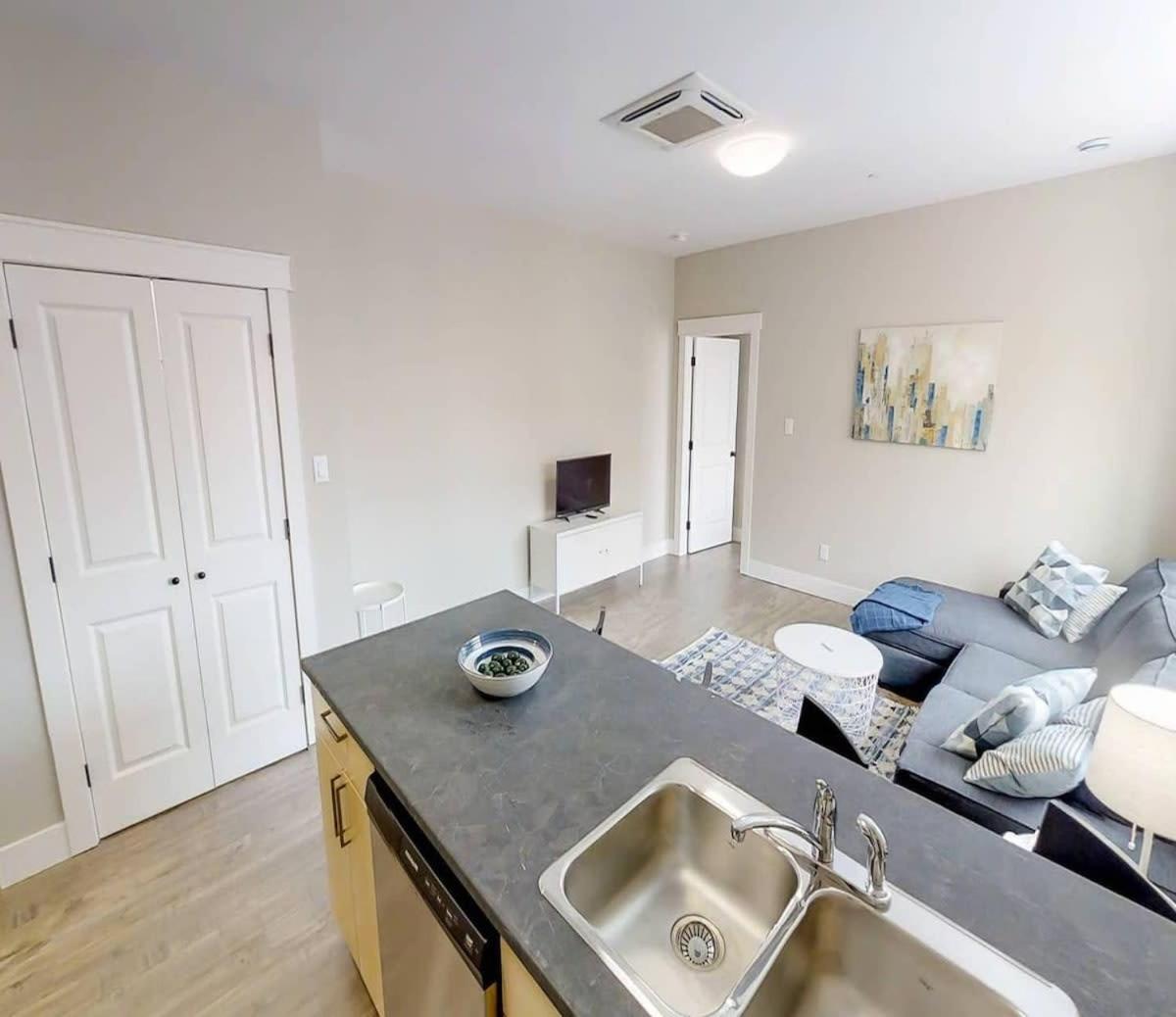 Premium Condo Heart Of Uptown Location Parking Coffee Saint John Buitenkant foto